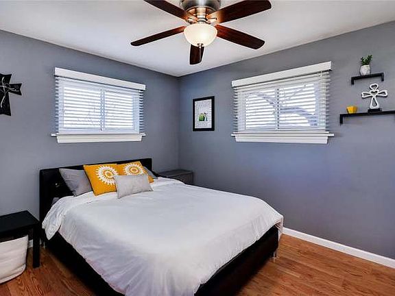4th image of 22 Country Squire Ln