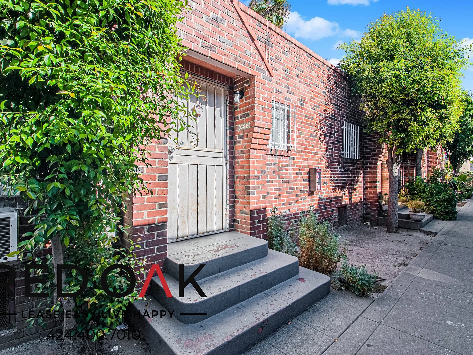 Sleek 1-Bed with Air Conditioning and Open Floor Plan ~Near Hunington Park! — Photo 3