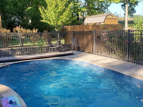 2nd image of 1210 Live Oak Cir