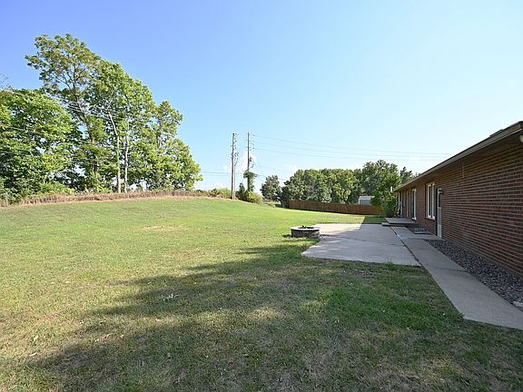 4th image of 46 Hillcrest Dr