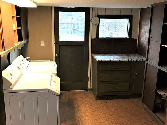 5th image of 444 Cedar Ave