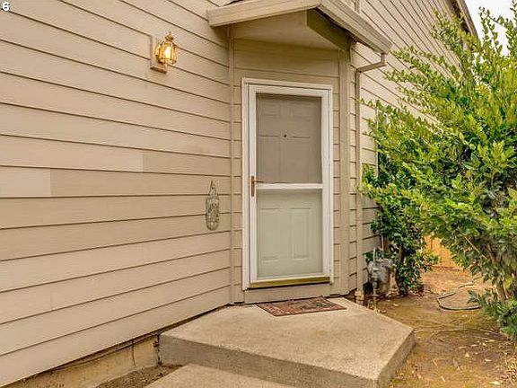 3rd image of 11419 NE 30th Cir