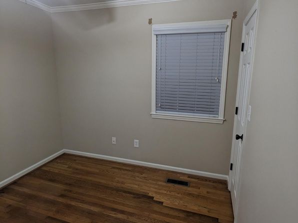 2128 Rockland Dr, Hoover, AL 35226