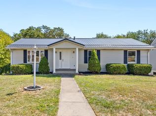 878 Donegal Dr E, Follansbee, WV 26037