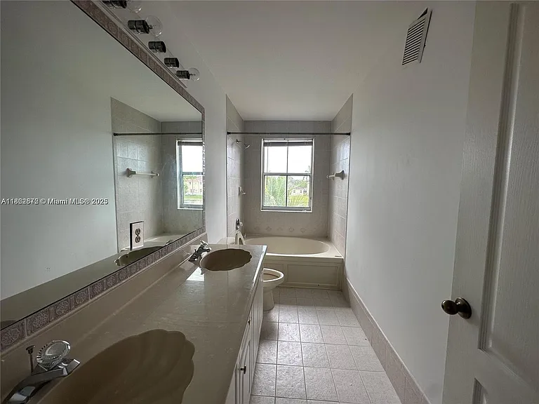 3529 SW 169th Ter — Photo 15