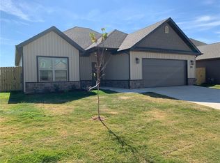 1021 Sunshine Ct, Centerton, AR 72719