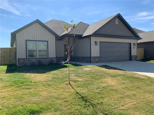 1021 Sunshine Ct, Centerton, AR 72719