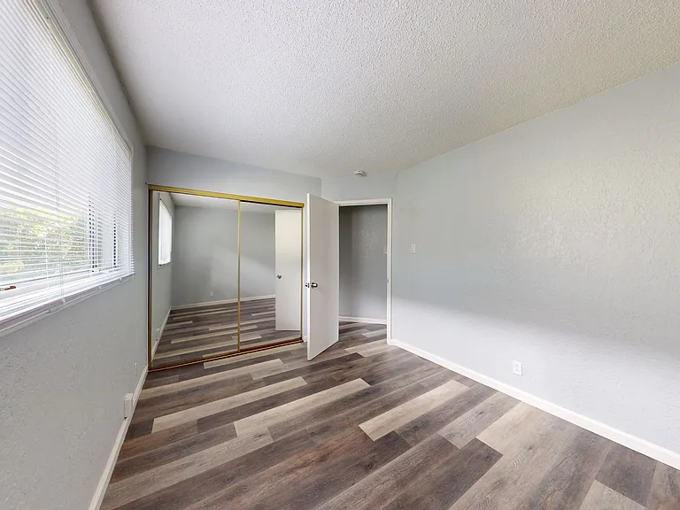 2515 10th ave — Photo 40