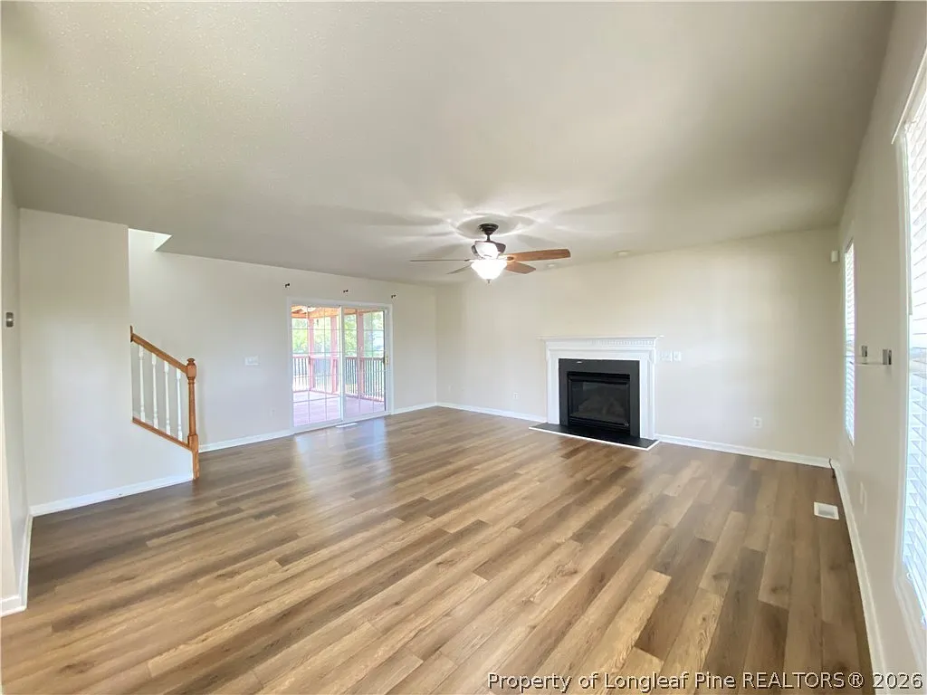 3 bed, 2.5 bath, 2365 sqft, $2,100 — Photo 4