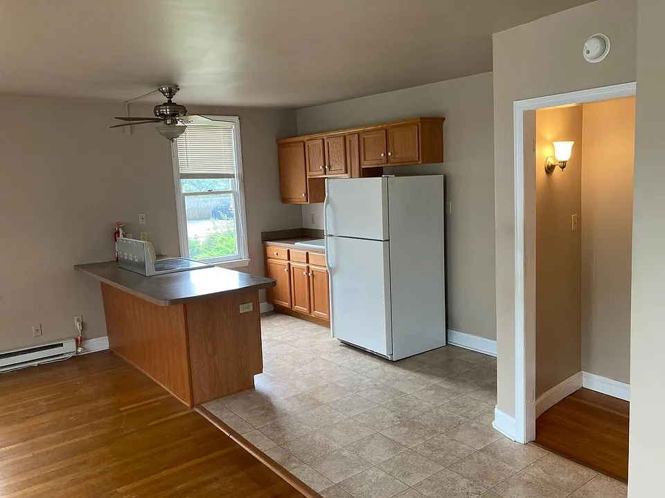 1600 W Market St #1