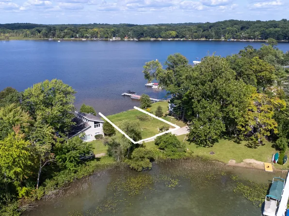 14486 Edgewater Dr, Gregory, MI 48137
