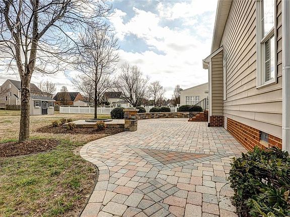 4th image of 10152 Stags Leap Dr
