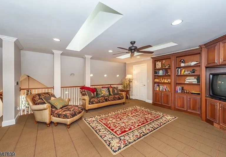 Briar Ct — Photo 21