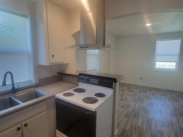 208 S Saint Charles St #10 — Photo 9