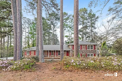 704 Clubhouse Dr SE Photo 1