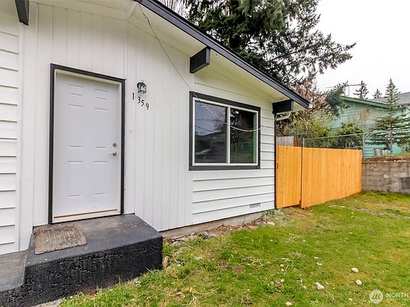 4th image of 1359 Marlin Drive SE