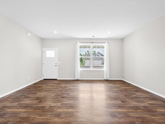 4th image of 182 Sandpiper Cir