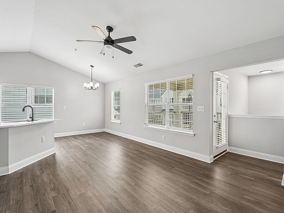 4th image of 800 Churchill Downs Dr #41-4101