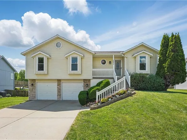 10912 N Farley Ave, Kansas City, MO 64157