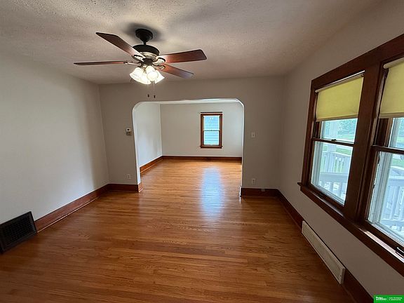 5th image of 1540 N Maxwell Ave