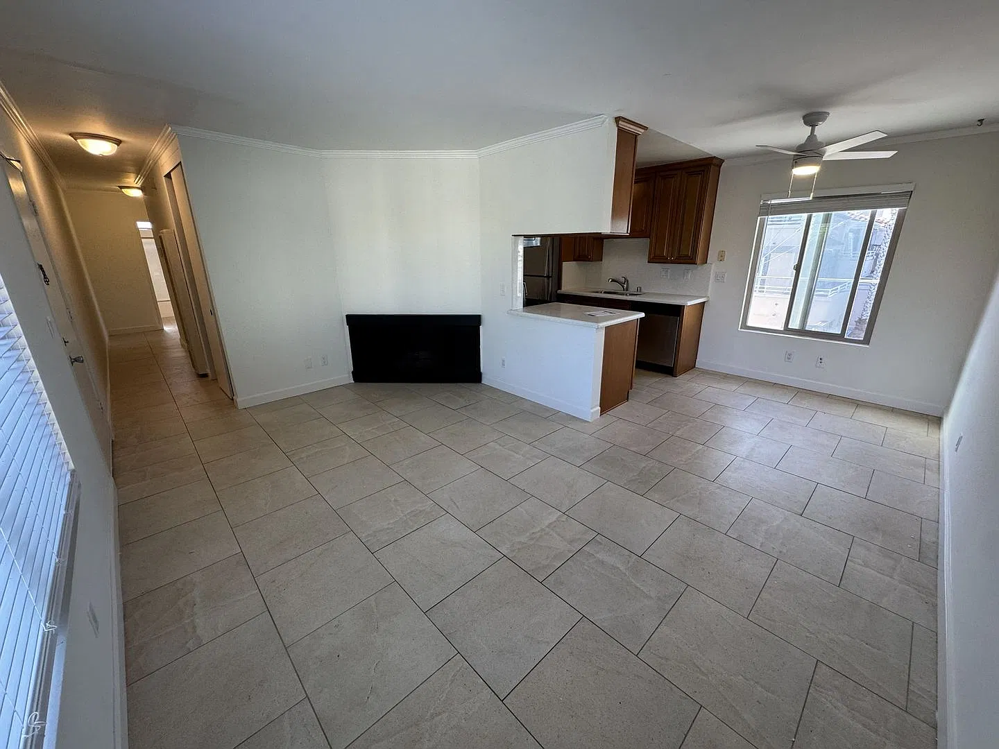 4825 Del Mar Ave : La Reina Del Mar-OB — Photo 4