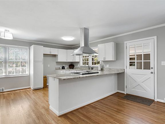 3rd image of 1807 College Ave