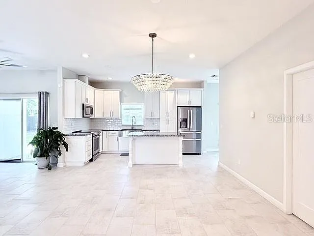 2408 Corrine Dr — Photo 9