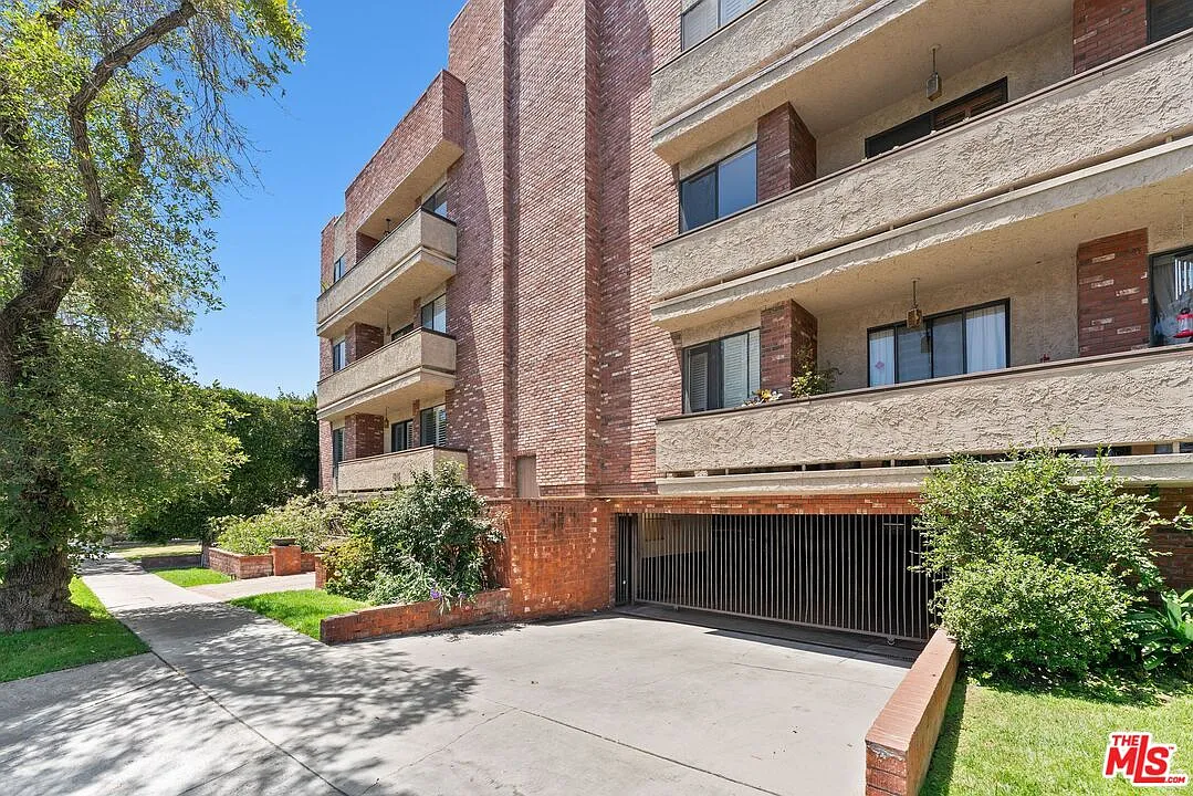 2 bed, 2.0 bath, 1608 sqft, $4,650 — Photo 4