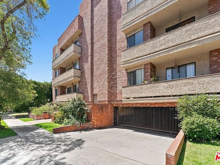 1315 Roxbury Dr #201 — Photo 3