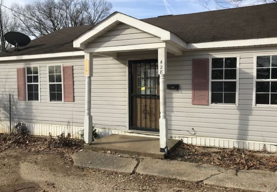 1st image of 428 Hyde Park Cir