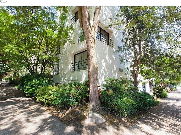 3rd image of 1937 NW Hoyt St #106