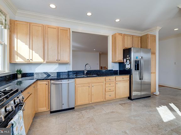 5th image of 1098 Magnolia Ct