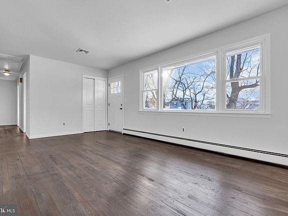 5th image of 1037 Savannah St