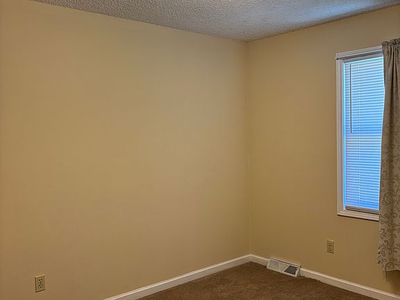 4th image of 2704 Debbie Dr #A