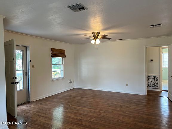 5th image of 215 Stephens St