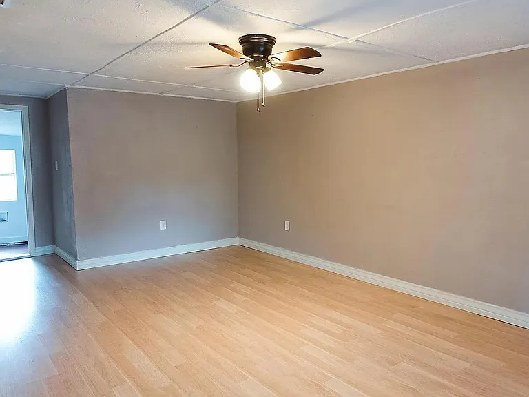 1129 E Doddridge Ave — Photo 4