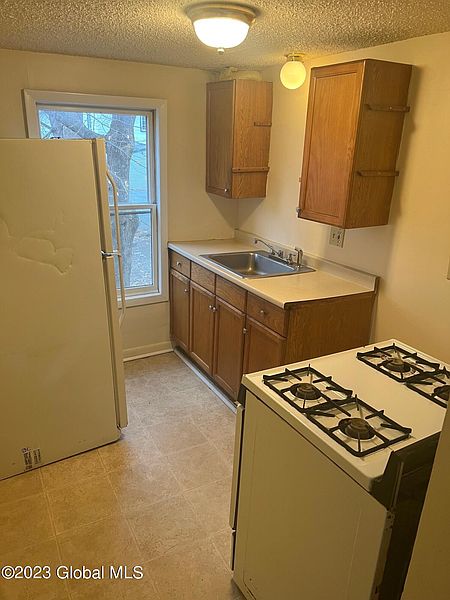 2nd image of 452A Hudson Avenue