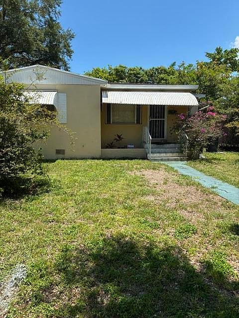 2nd image of 800 NW 133rd Street