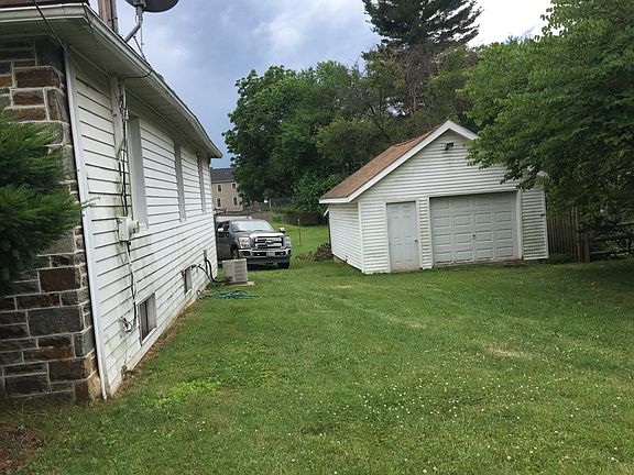 Garage to use for parking, storage or hobbies.