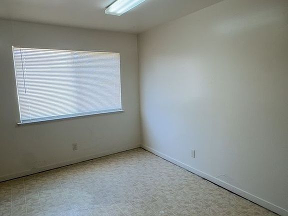 4th image of 512 E Myrtle Ave APT D