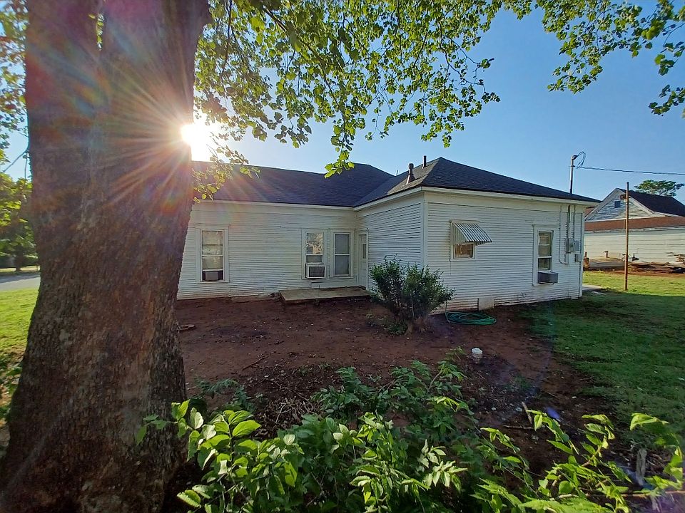2nd image of 602 W 5th St