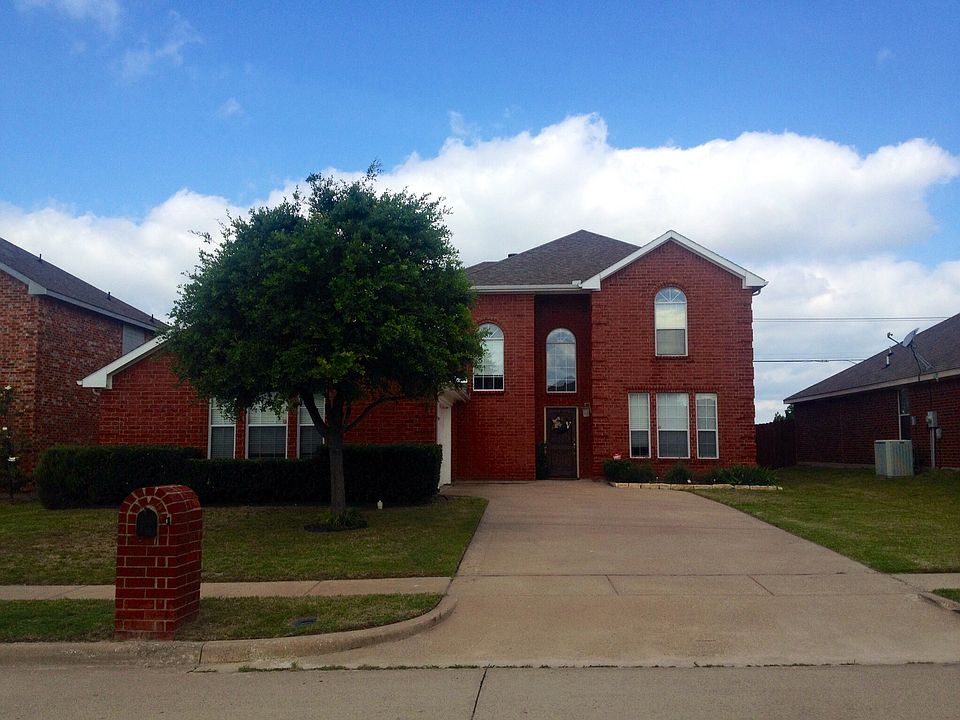 1st image of 111 Oak Hollow Ln