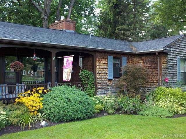 1st image of 11 Carlton Dr