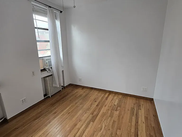 97 Allen St #5 — Photo 2