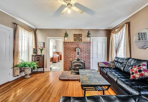 3rd image of 6 Andrews St