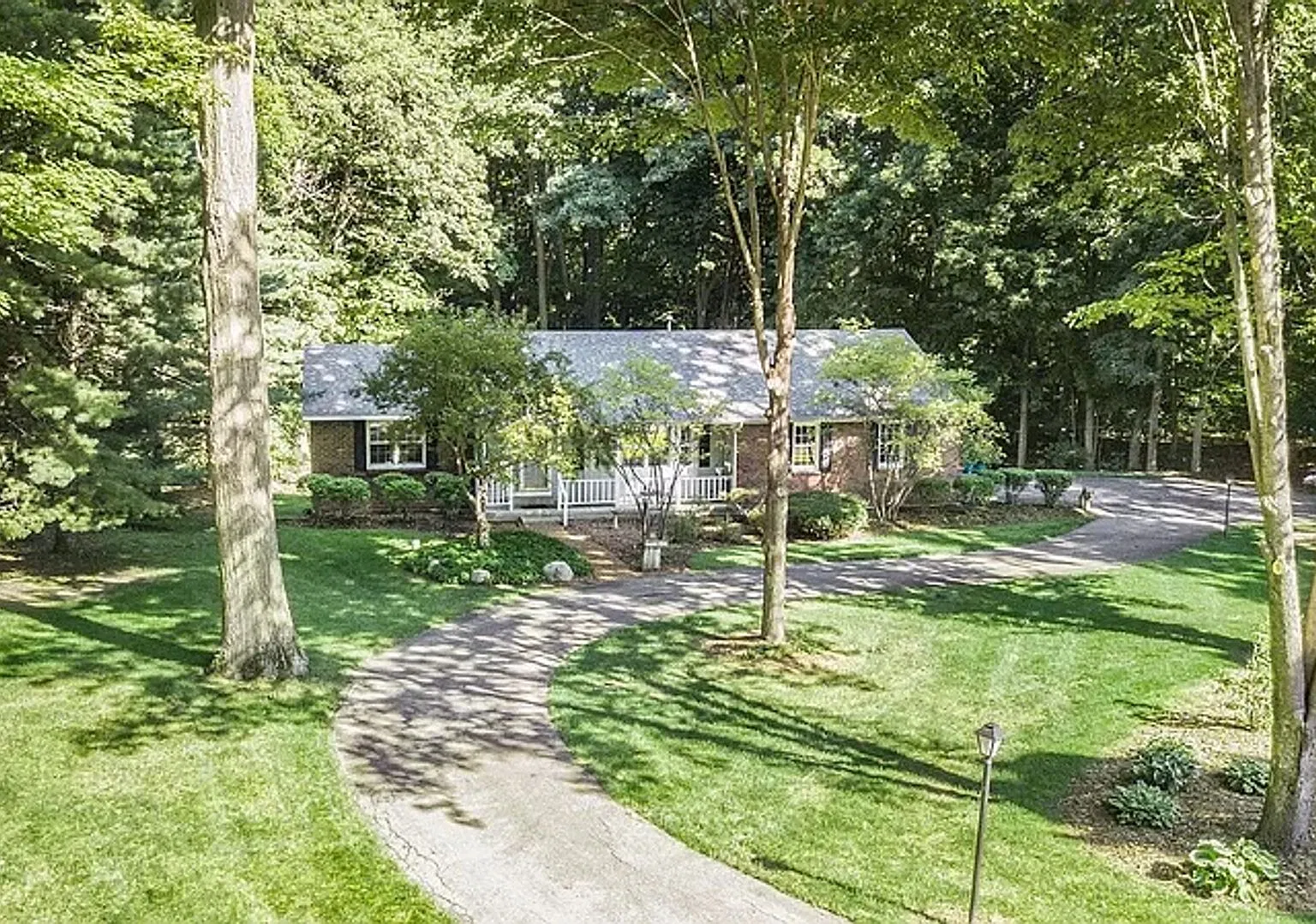 Beautiful 3BD/2.5BA Ranch in Park-like Setting — Photo 1