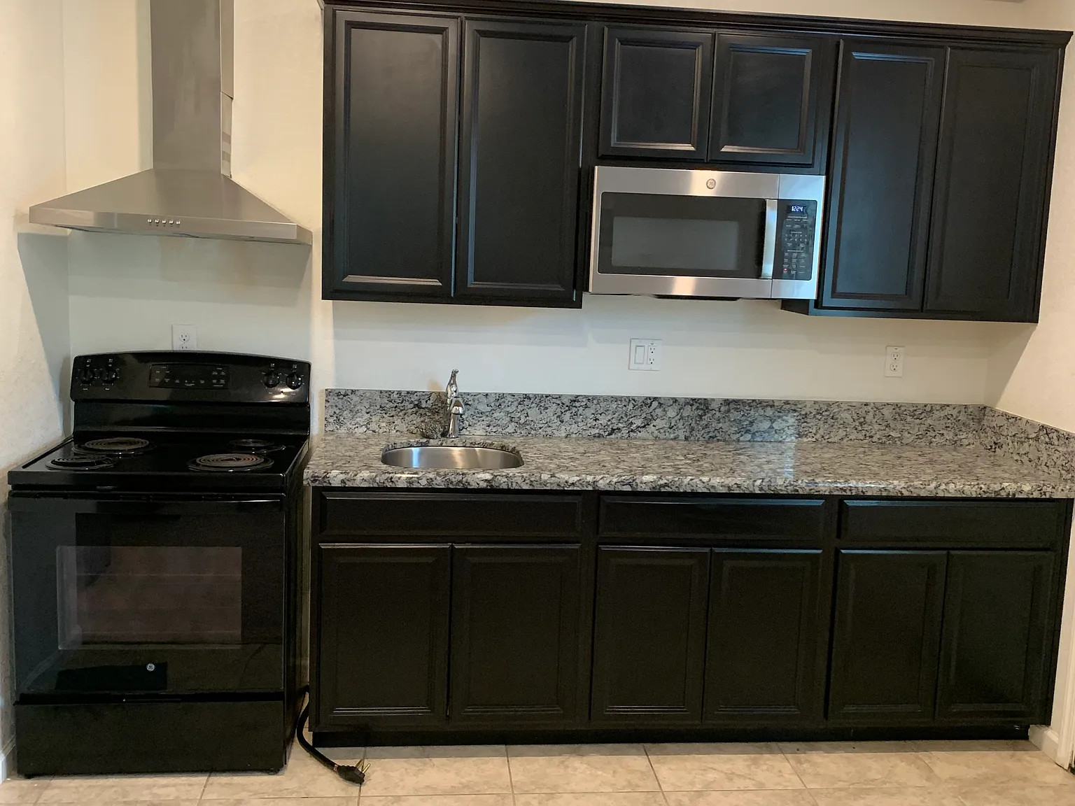 1 bed, 700 sqft, $1,500 — Photo 3