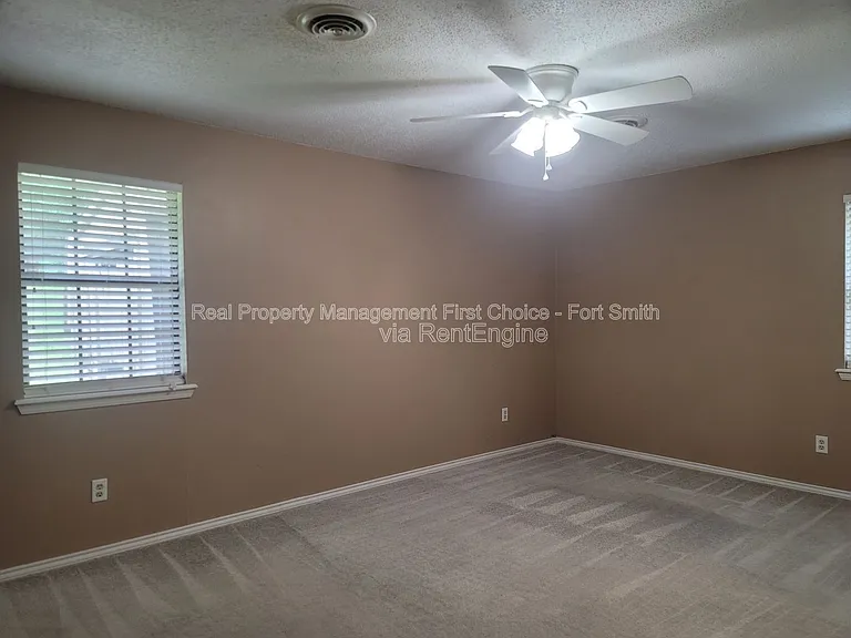 306 Elfen Glen St — Photo 15