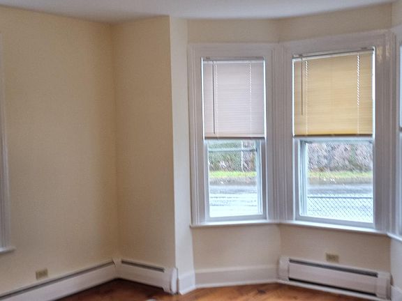 5th image of 171 Hope St #171