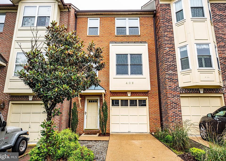 3 level fully finished townhome